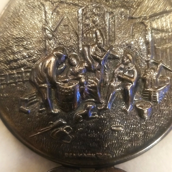 Vintage Hans Jensen silver repousse purse/hand mirror with filigree handle - Picture 3 of 5